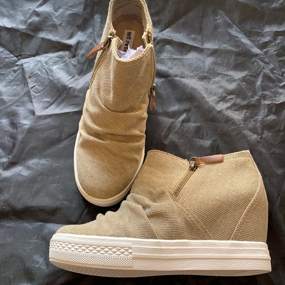 Not rated platform shoe size 8 never worn